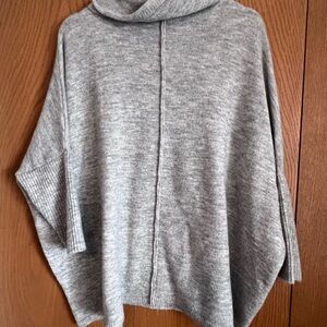 Elegant Gray Women's Poncho
